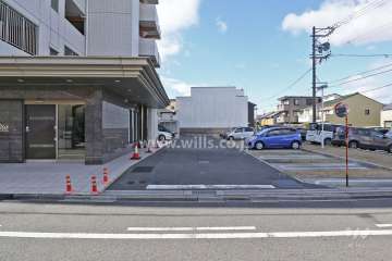 駐車場出入り口・敷地内駐車場（屋外平面式）