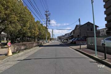 敷地北側の前面道路