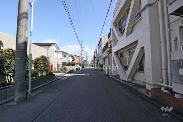敷地南側の前面道路