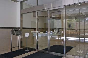 エントランスはオートロック付きです。