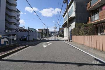 敷地北側の前面道路