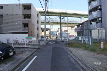 敷地南側の前面道路