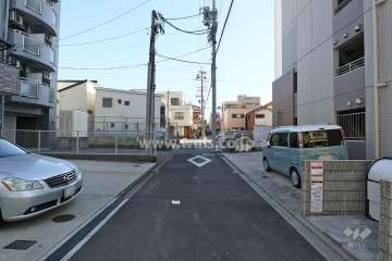 敷地南側の前面道路