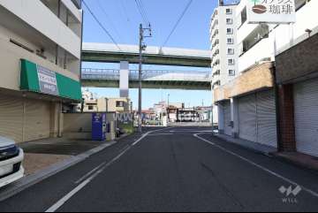 敷地北側の前面道路