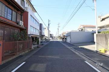 敷地北側の前面道路