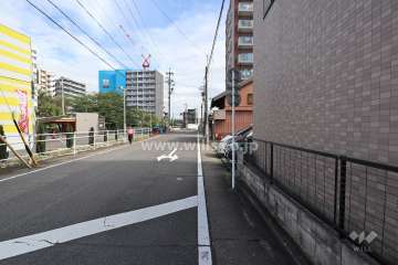 敷地西側の前面道路（上街道）