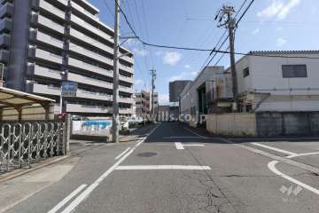 敷地南側の前面道路