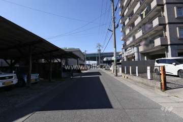 敷地南側の前面道路