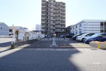 駐車場出入り口・敷地内駐車場（屋外平面式）