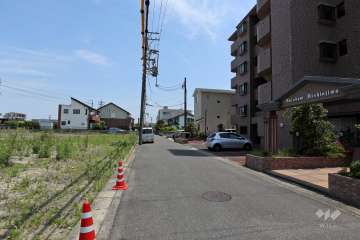 敷地北側の前面道路
