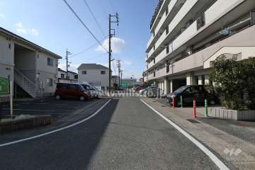 敷地南側の前面道路
