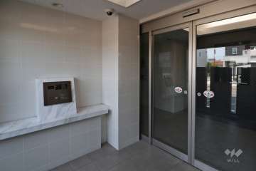 エントランスはオートロック付きです。