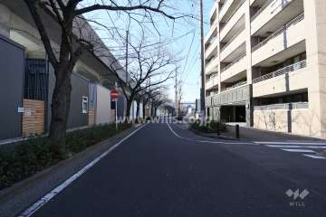 敷地南東側の前面道路