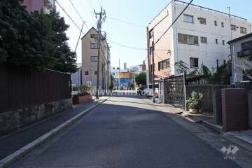 敷地北西側の前面道路