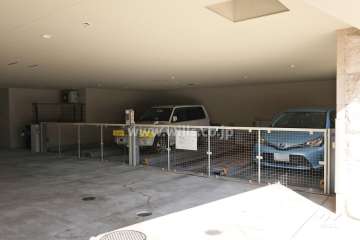 敷地内駐車場（屋内機械式）