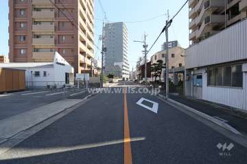 敷地北東側の前面道路