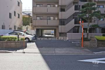 駐車場出入り口・敷地内駐車場（屋内平面式、屋外平面式）