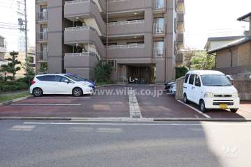 駐車場出入り口・敷地内駐車場（屋外平面式）