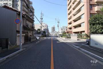 敷地南側の前面道路