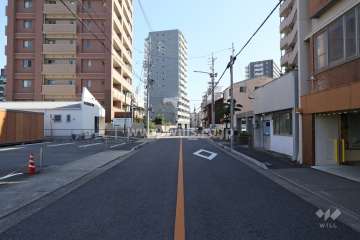 敷地南側の前面道路