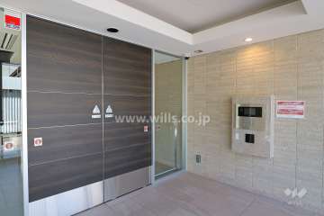 エントランスはオートロック付きです。