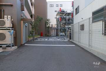 駐車場出入り口（ロボットゲート付き）・敷地内駐車場（屋外機械式）