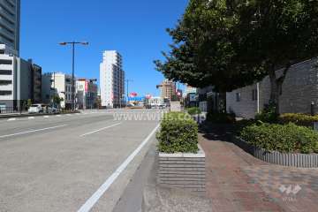 敷地北西側の前面道路