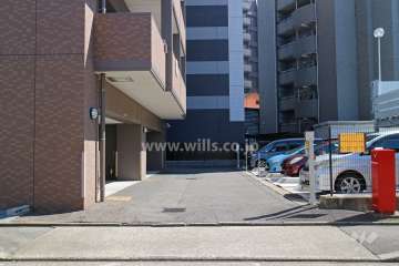 駐車場出入り口・敷地内駐車場（屋内平面式・屋外機械式）