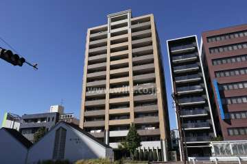 ライオンズクラルテ大曽根の外観（南東側から）
