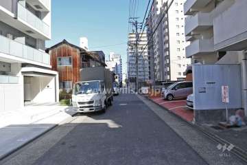 敷地北西側の前面道路