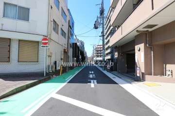 敷地南東側の前面道路