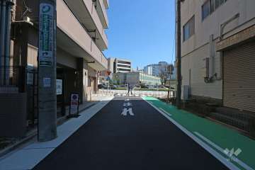 敷地南東側の前面道路