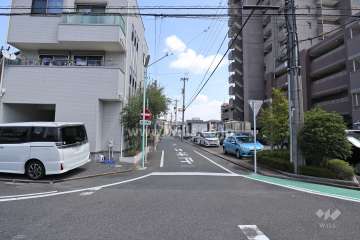 敷地北側の前面道路