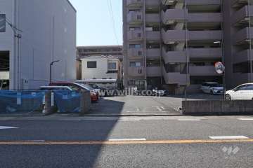 駐車場出入り口・敷地内駐車場（屋外平面式）