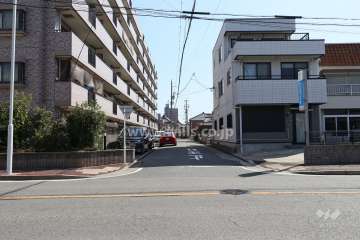 敷地南側の前面道路