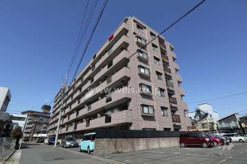 宝マンショングランスクエア中切アネックスの外観（南東側から）