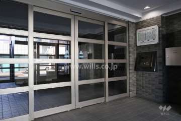 エントランスはオートロック付きです。