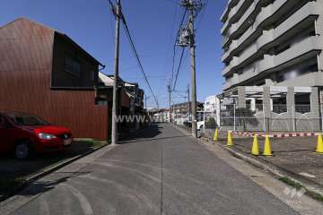 敷地南側の前面道路