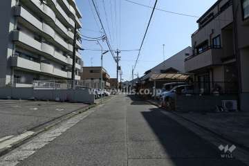 敷地南側の前面道路