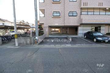 駐車場出入り口