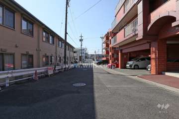 敷地東側の前面道路