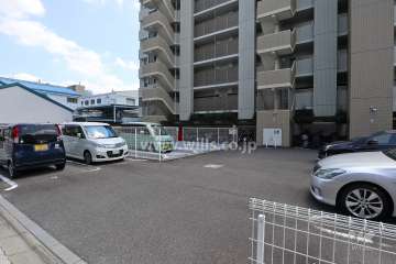 駐車場出入り口・敷地内駐車場（屋外平面式、屋外機械式）