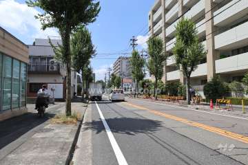 敷地南側の前面道路