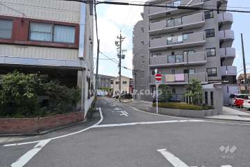 敷地南側の前面道路