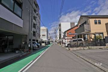 敷地東側の前面道路