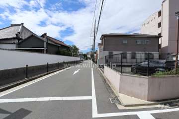敷地北側の前面道路