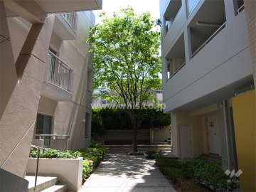 A棟とB棟の間の通路