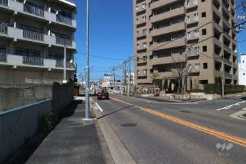 敷地南西側の前面道路