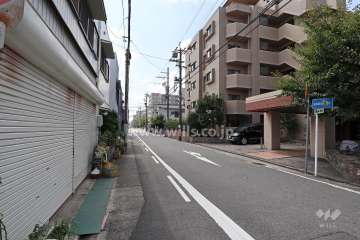敷地北東側の前面道路