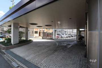 エントランス前の車寄せスペース